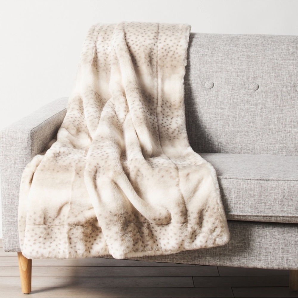 🎉LAST PIECE🎉RACHEL RACHEL ROY 50×60 Spotted Faux Fur Throw‎